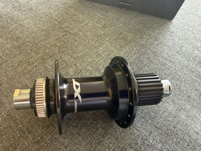 Used Shimano XT Nabe hinten FHM8110B 32H 148 12 bike — image 1 of 3