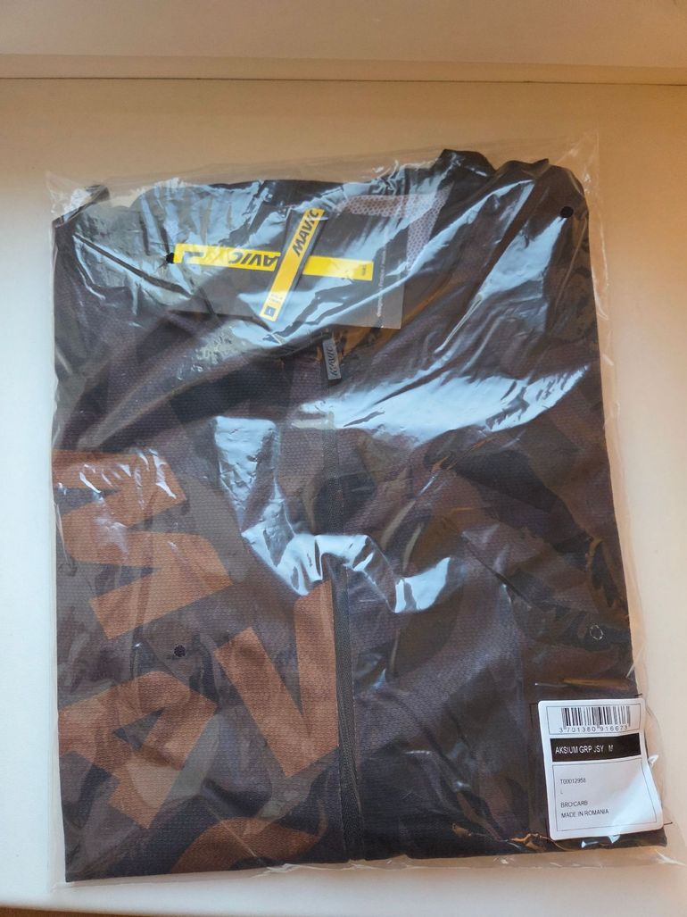 Used Mavic Aksium Graphic Bronze/Carbon Short-Sleeve Jersey bike — image 3 of 6