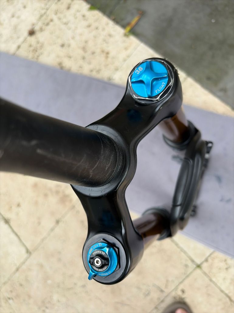 Used Fox Factory 36 Voorvork 160 mm 2019 bike — image 4 of 6