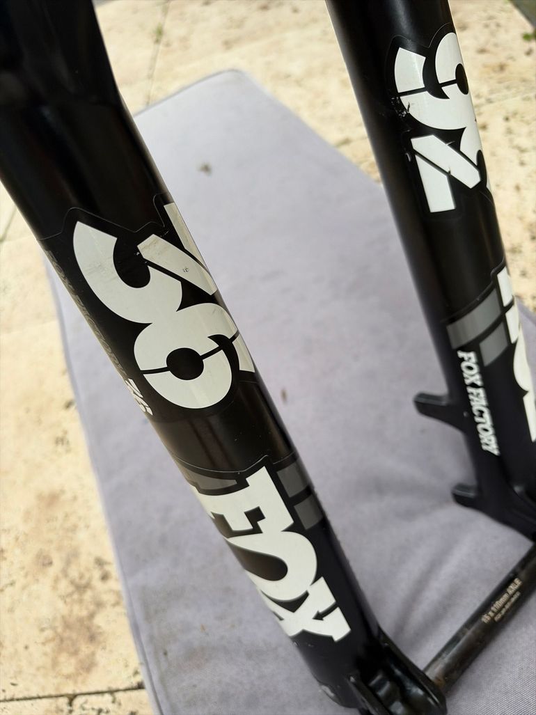 Used Fox Factory 36 Voorvork 160 mm 2019 bike — image 6 of 6
