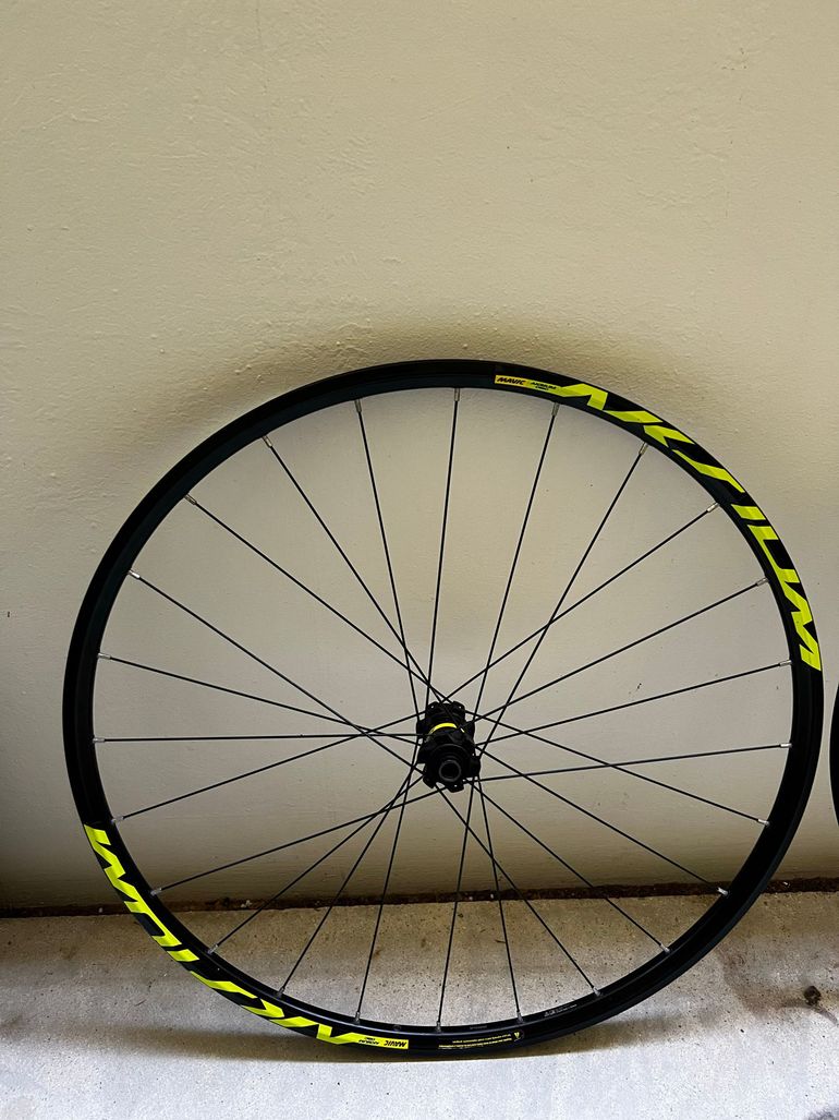 Used Mavic AKSIUM DISC bike — image 3 of 4