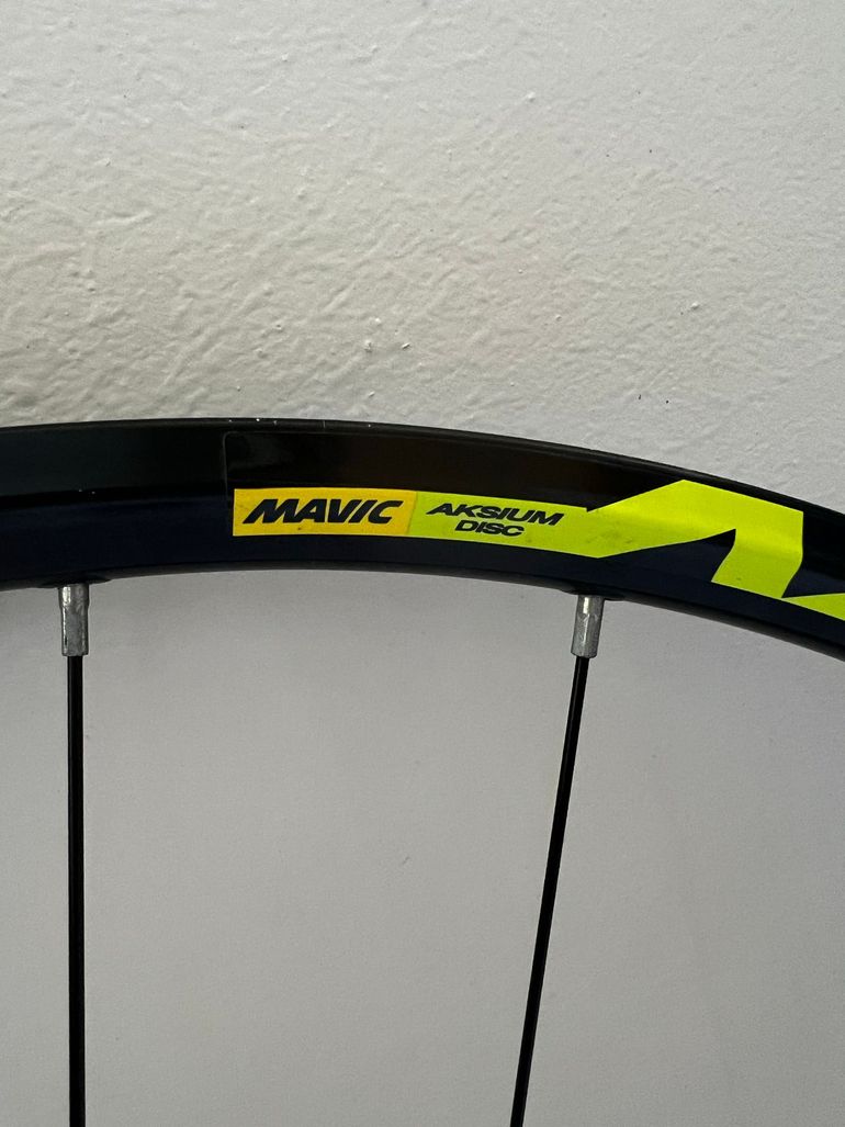 Used Mavic AKSIUM DISC bike — image 4 of 4