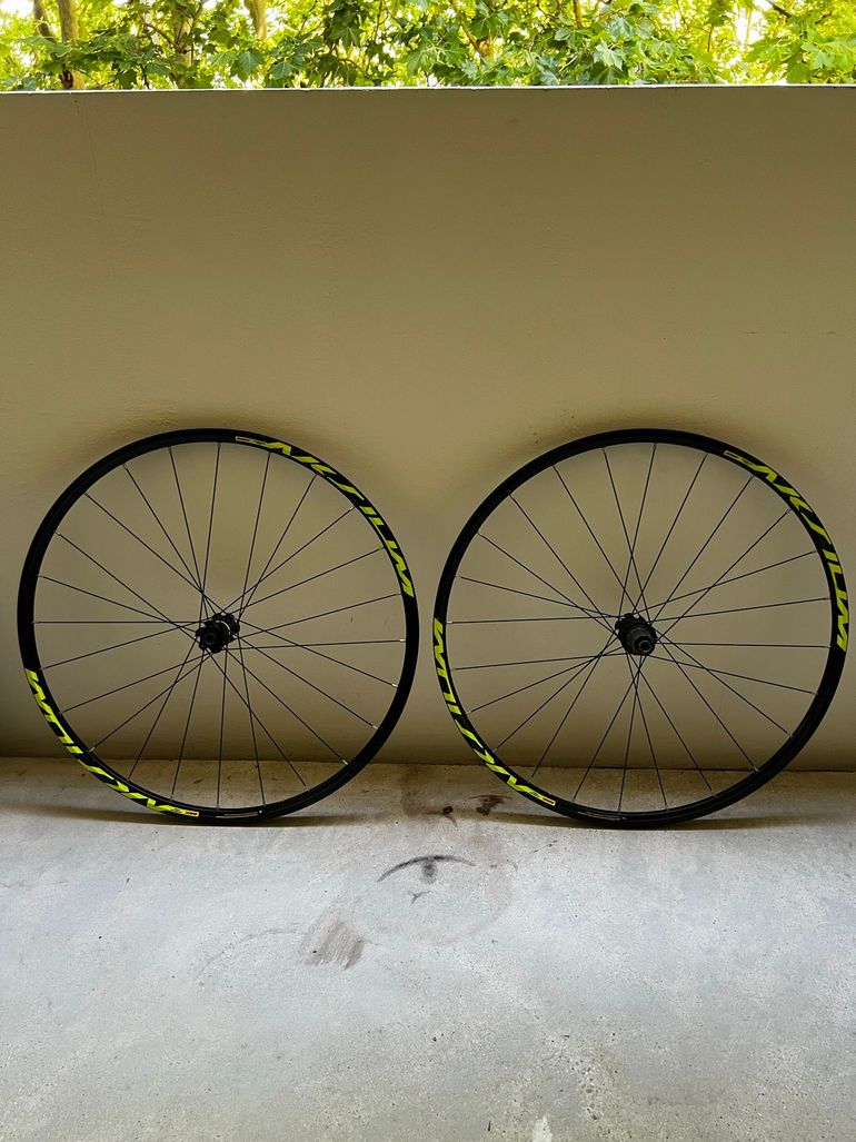 Used Mavic AKSIUM DISC bike — image 1 of 4