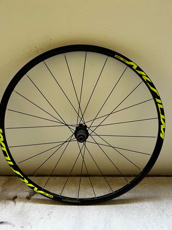 Used Mavic AKSIUM DISC bike — image 2 of 4