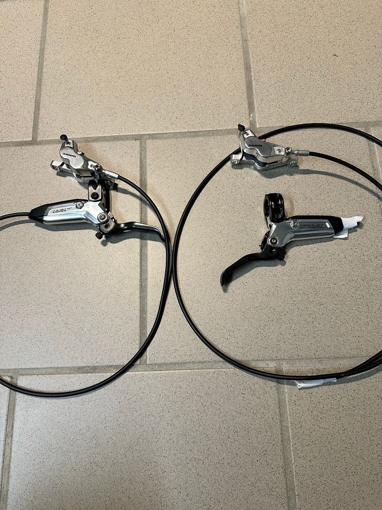 Used Sram Level Ultimate Stealth 4 pistons 2025 bike — image 1 of 3