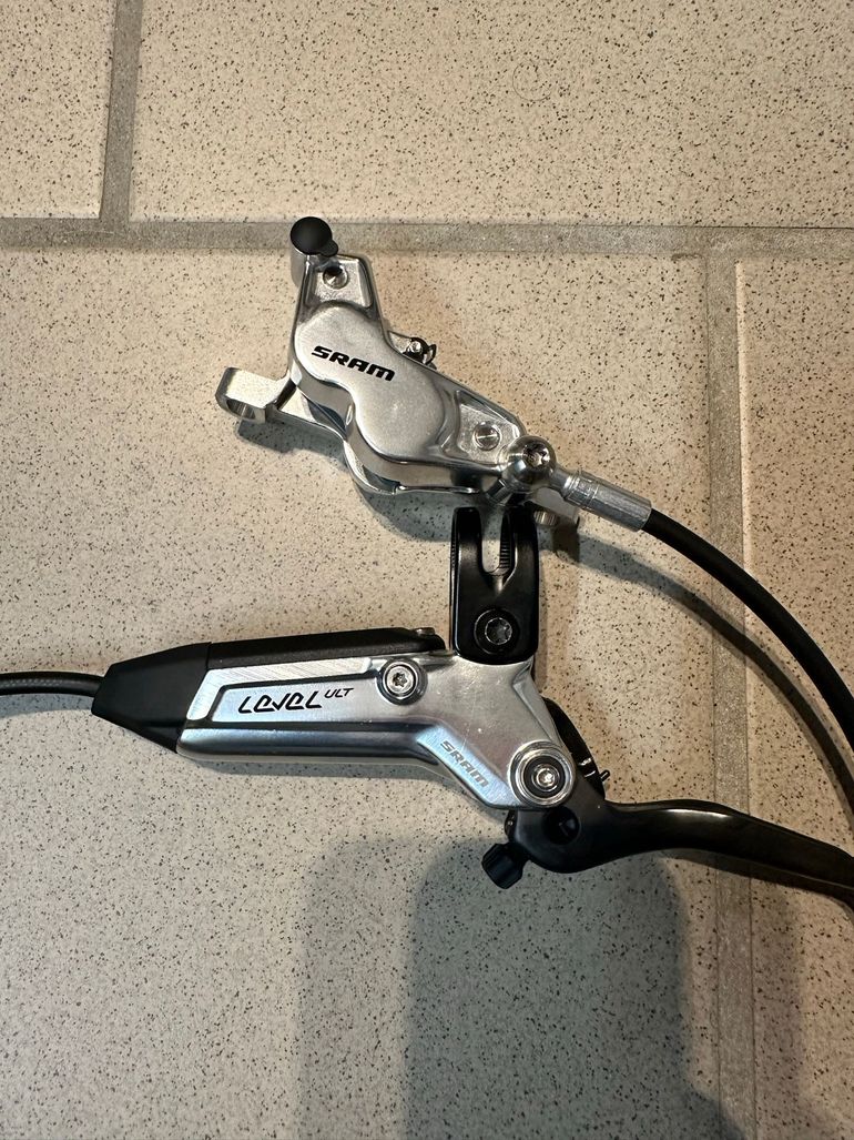Used Sram Level Ultimate Stealth 4 pistons 2025 bike — image 2 of 3