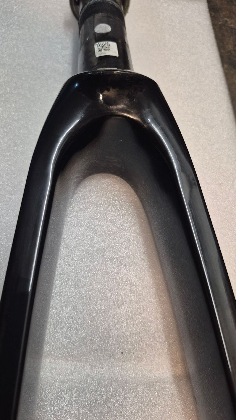 Used Giant Propel Advanced SL 0 Fork 2024 bike — image 8 of 12