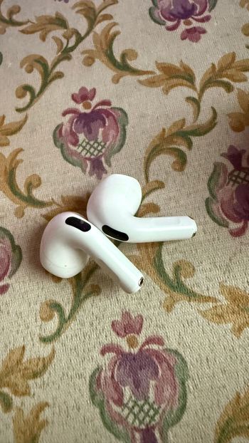 Used apple airpods 4 2024 bike
