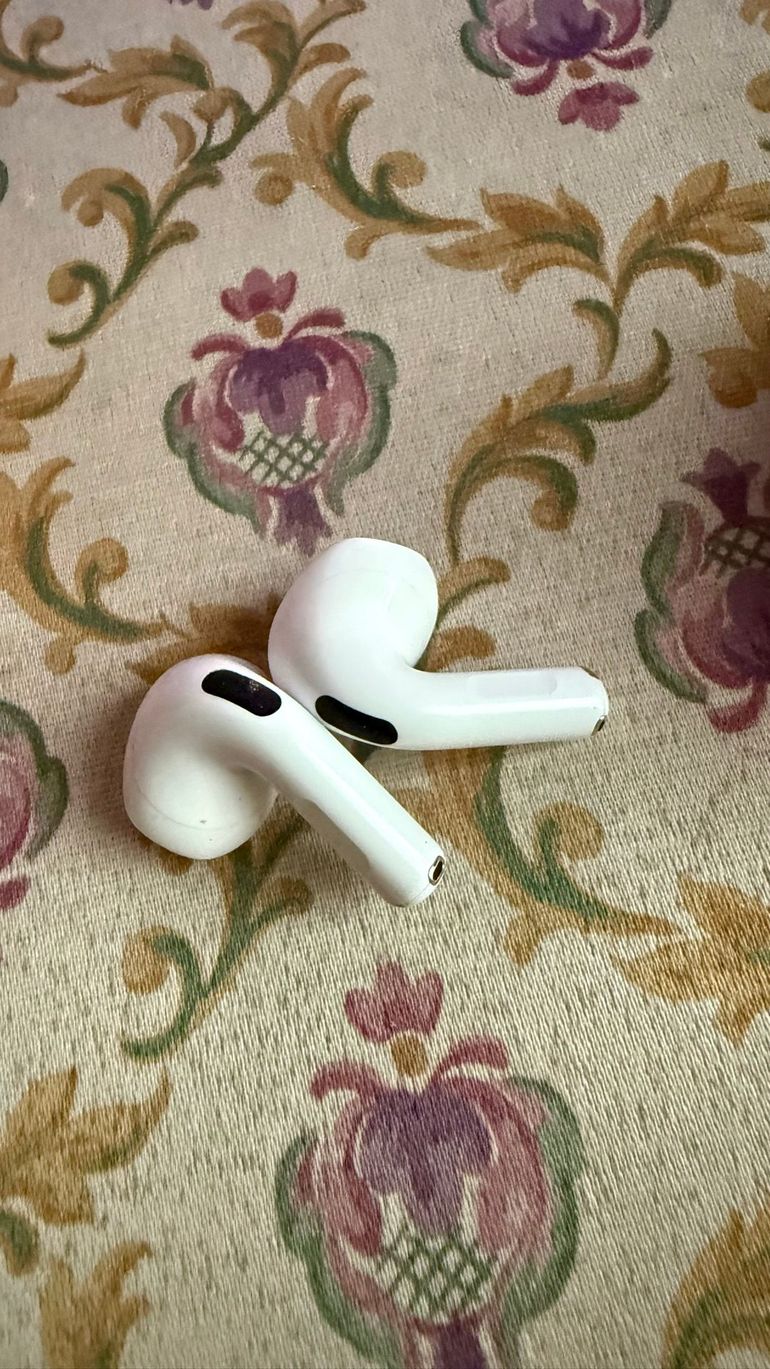 Used apple airpods 4 2024 bike — image 1 of 4