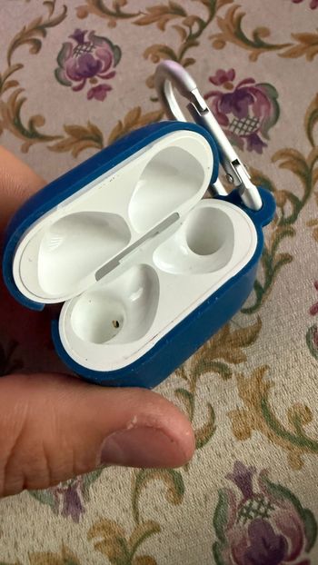 Used apple airpods 4 2024 bike — image 2 of 4