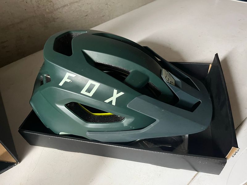 Used Fox Racing Speedframe Helmet 2025 bike — image 3 of 3