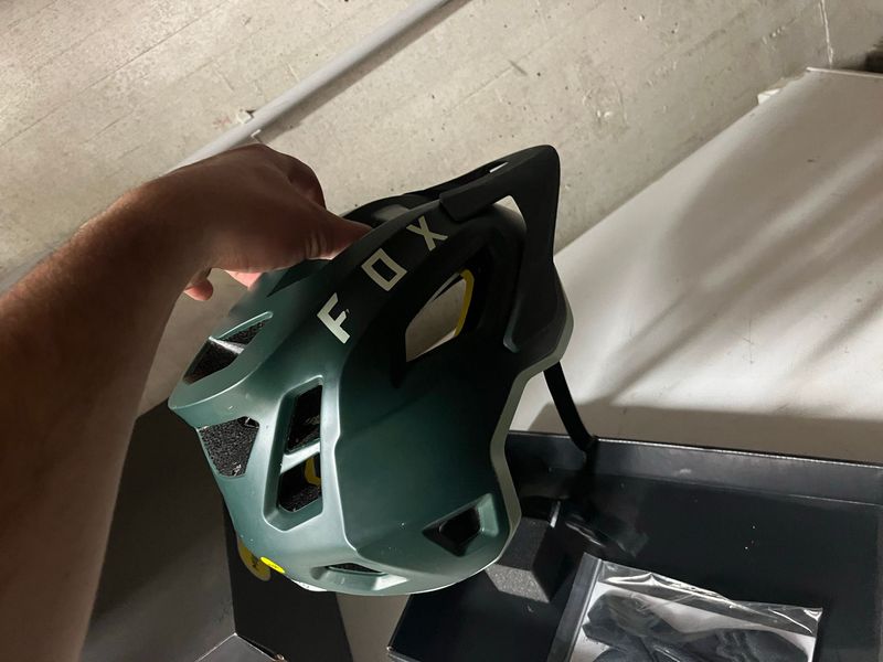 Used Fox Racing Speedframe Helmet 2025 bike — image 2 of 3