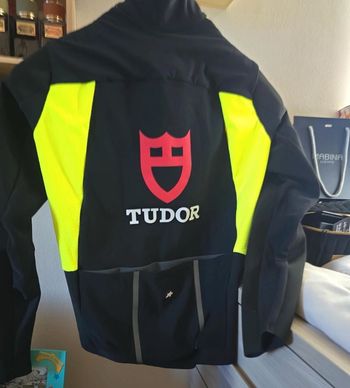 Used Assos Tudor Habu Redbull 2025 bike — image 8 of 9