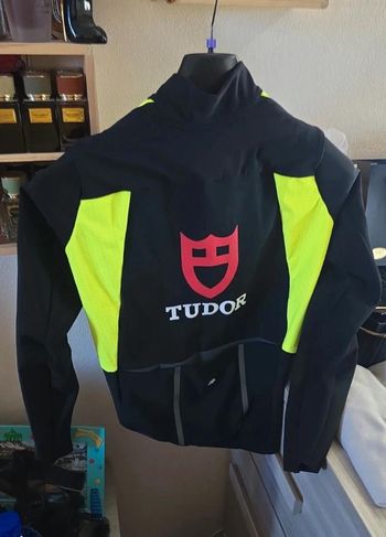 Used Assos Tudor Habu Redbull 2025 bike — image 2 of 9