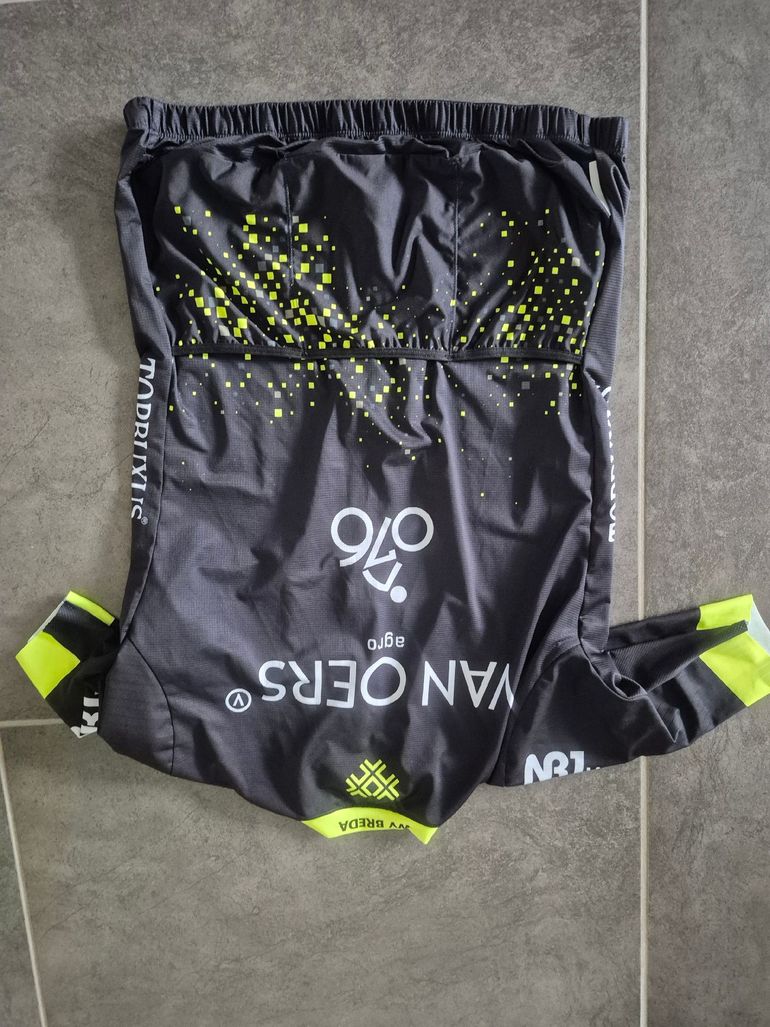 Used Yarn Koersbroek en shirt korte mouw MT L 2025 bike — image 3 of 3