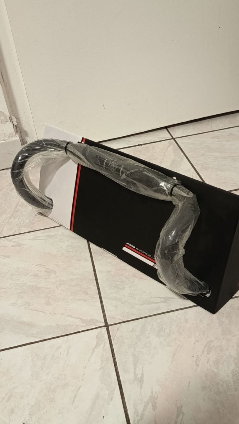 Used Fsa K-Force New Ergo 40 cm Carbon Handlebar bike — image 5 of 5