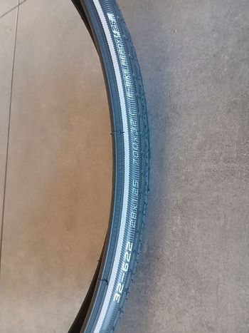Used Schwalbe Marathon Plus 700x32c (32-622 / 28x1.25") Lot de 2 bike — image 3 of 4