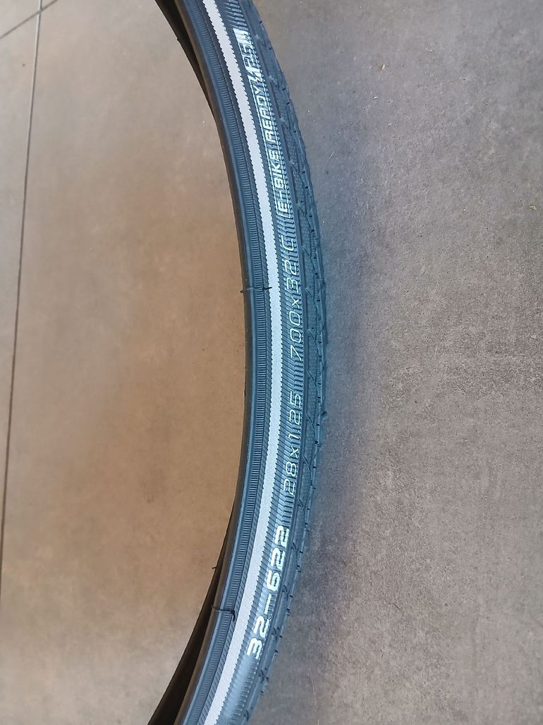 Used Schwalbe Marathon Plus 700x32c (32-622 / 28x1.25") Lot de 2 bike — image 3 of 4