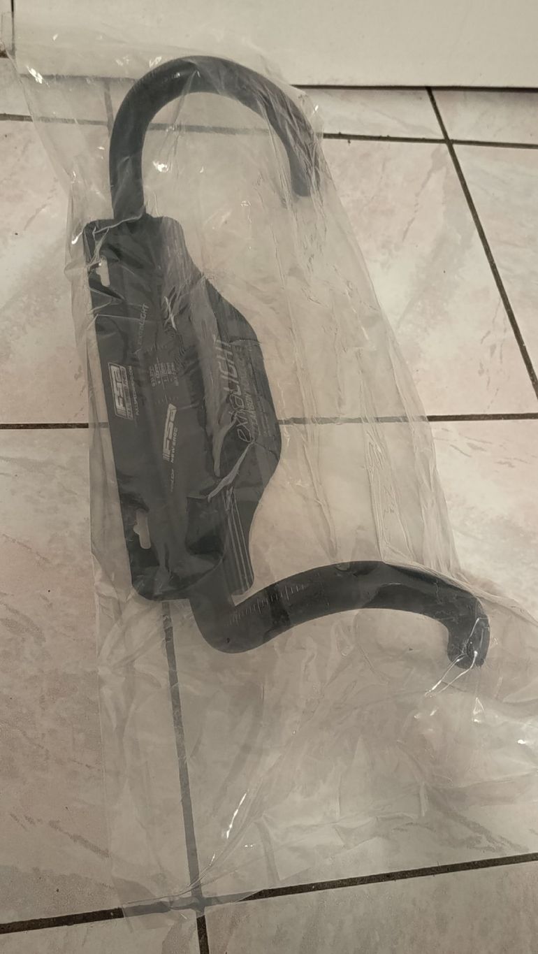 Used Fsa Extra Light Ergo Carbone bike — image 4 of 5