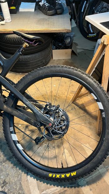 Used E*Thirteen 29 Carbon Wheels bike — image 4 of 4