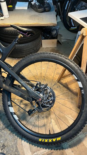 Used E*Thirteen 29 Carbon Wheels bike — image 4 of 4