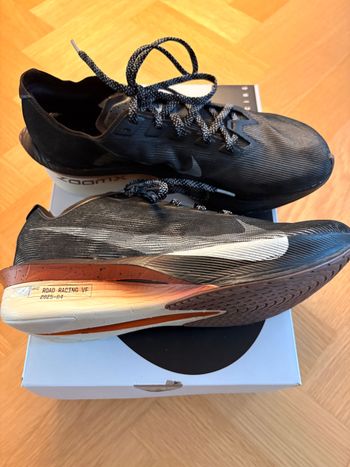 Used Nike ZoomX Vaporfly Next% 4 2025 bike — image 2 of 9