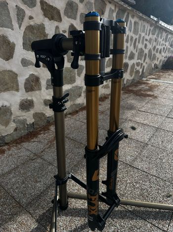 Used Fox 40 Factory GRIP X2 2022 bike — image 2 of 13