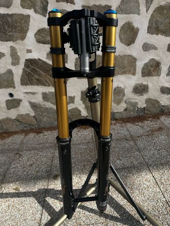 Used Fox 40 Factory GRIP X2 2022 bike — image 7 of 13