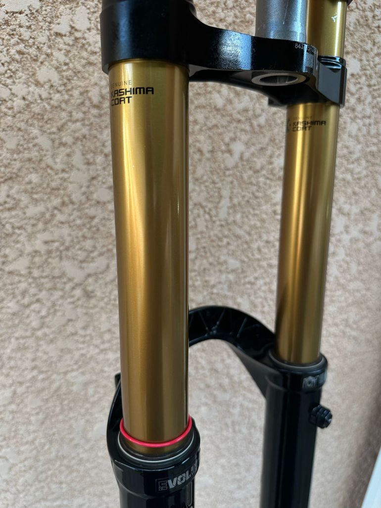 Used Fox 40 Factory GRIP X2 2022 bike — image 5 of 14