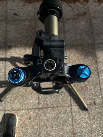 Used Fox 40 Factory GRIP X2 2022 bike — image 3 of 13