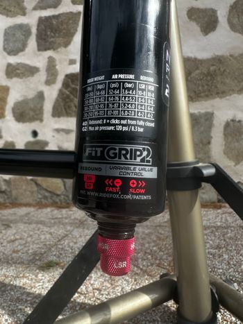 Used Fox 40 Factory GRIP X2 2022 bike — image 11 of 13