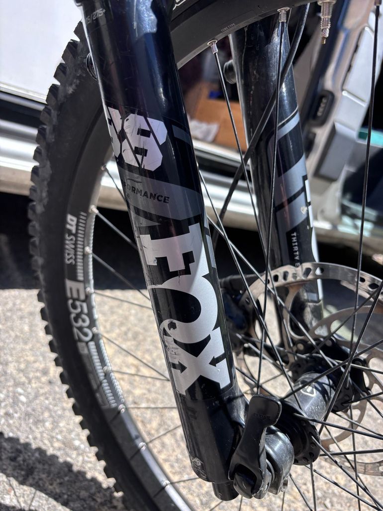 Used Fox 38 Performance Fork 2022 bike — image 3 of 9