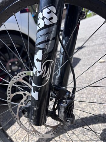 Used Fox 38 Performance Fork 2022 bike — image 9 of 9