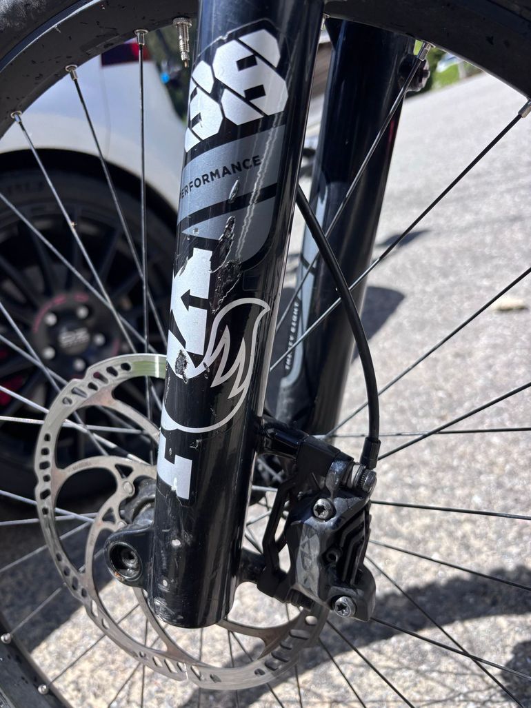 Used Fox 38 Performance Fork 2022 bike — image 9 of 9