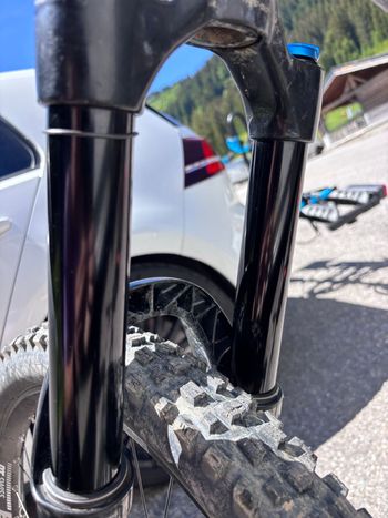 Used Fox 38 Performance Fork 2022 bike — image 8 of 9