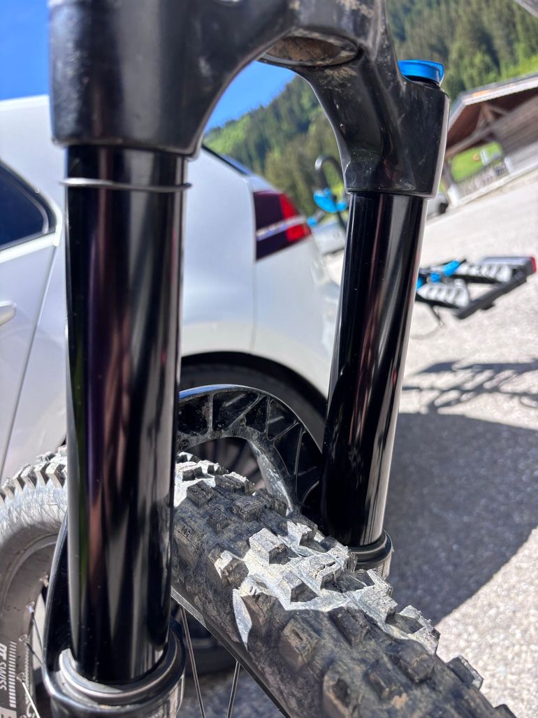 Used Fox 38 Performance Fork 2022 bike — image 8 of 9