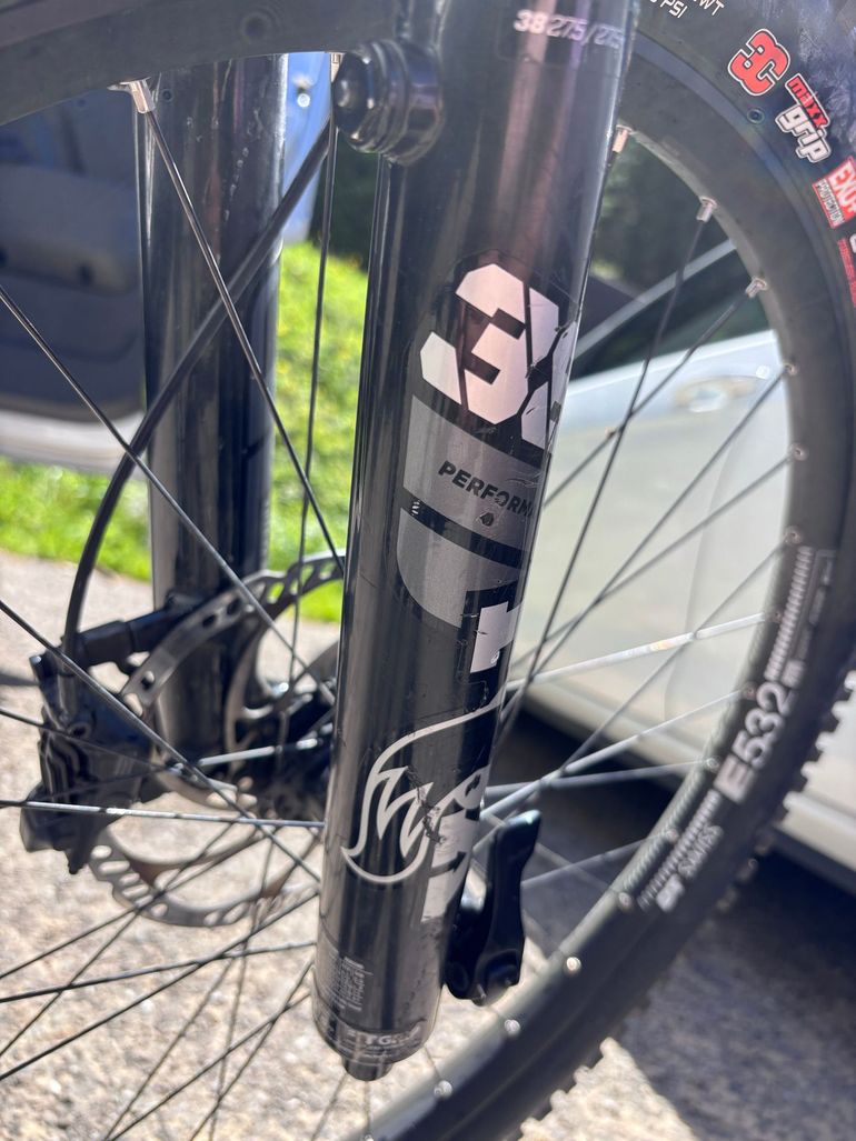 Used Fox 38 Performance Fork 2022 bike — image 4 of 9