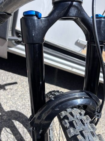 Used Fox 38 Performance Fork 2022 bike — image 7 of 9