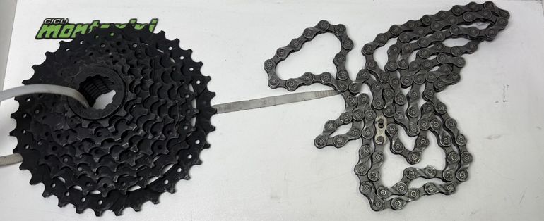 Used Shimano SORA 9-speed Groupset 2025 bike — image 2 of 4