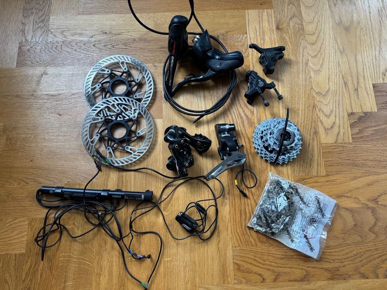 Used Campagnolo Record EPS 11s bike — image 1 of 3