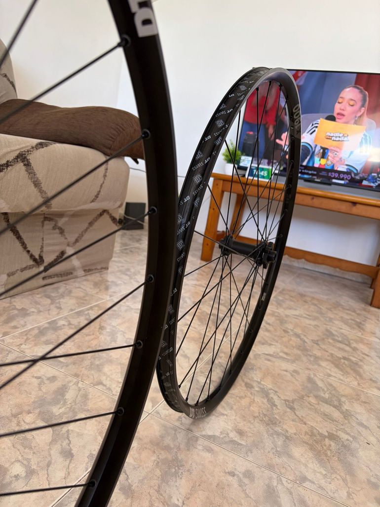Used Dt Swiss X 1900 SPLINE 29 - 622 x 25 tc 2024 bike — image 4 of 7