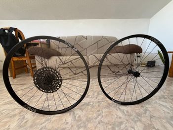 Used Dt Swiss X 1900 SPLINE 29 - 622 x 25 tc 2024 bike — image 3 of 7