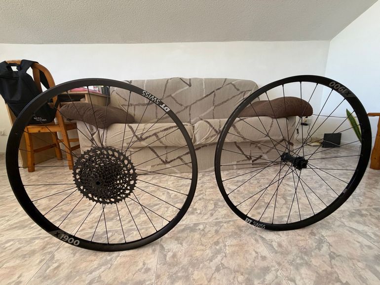 Used Dt Swiss X 1900 SPLINE 29 - 622 x 25 tc 2024 bike — image 3 of 7