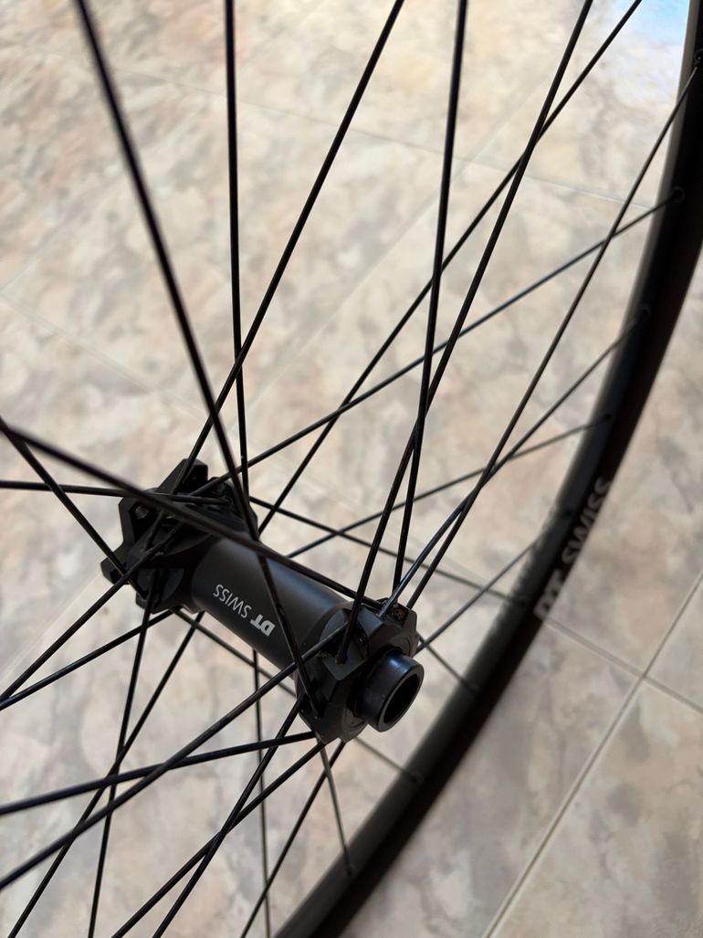 Used Dt Swiss X 1900 SPLINE 29 - 622 x 25 tc 2024 bike — image 5 of 7