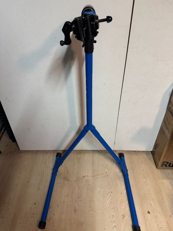 Used Park Tool PCS-4.2 Professional Repair Stand 2023 bike