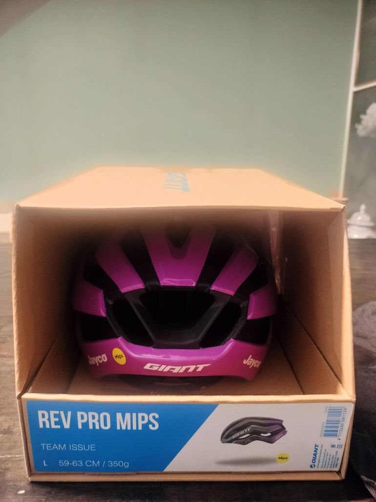 Used Giant REV PRO MIPS JAYCO ALULA 2025 bike — image 9 of 11