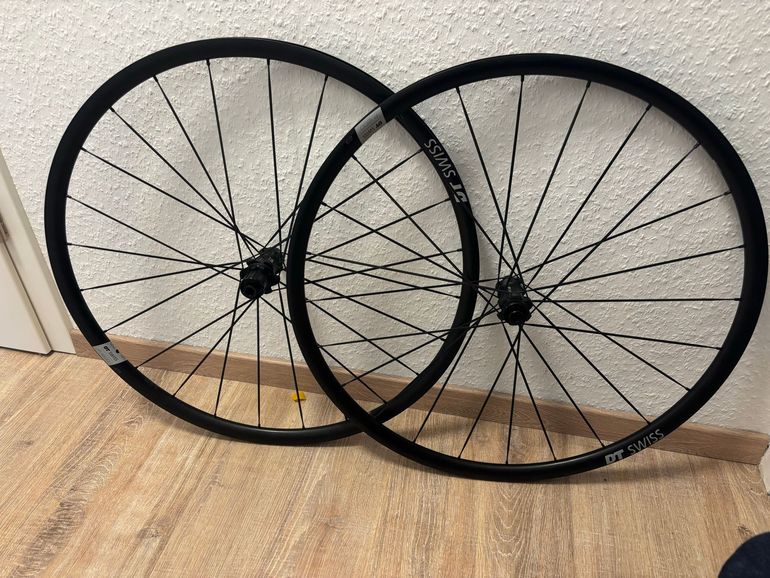 Used Dt Swiss P 1800 SPLINE 23 Disc Laufradsatz 2026 bike — image 1 of 5