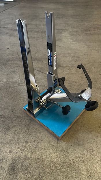 Used Park Tool Centraruote Professionale TS 2.2 bike