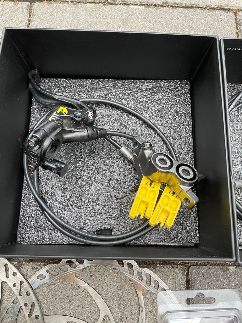 Used Magura mt7 bike — image 3 of 8