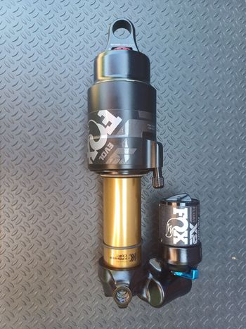 Used Fox Float X2 Factory Air Shock 2024 bike — image 3 of 5